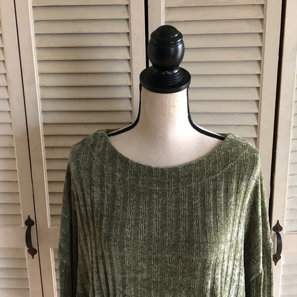 (UO) Out From Under Green Ribbed Cropped Sweater - Picture 2 of 8